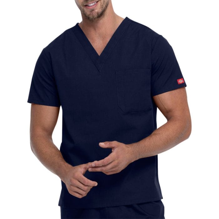 Tunique médicale femme Viviane bleue à manches courtes de Merlin Textile, dotée d'une fermeture par boutons-pression, de deux poches basses et d'une poche poitrine, présentée sur fond blanc.