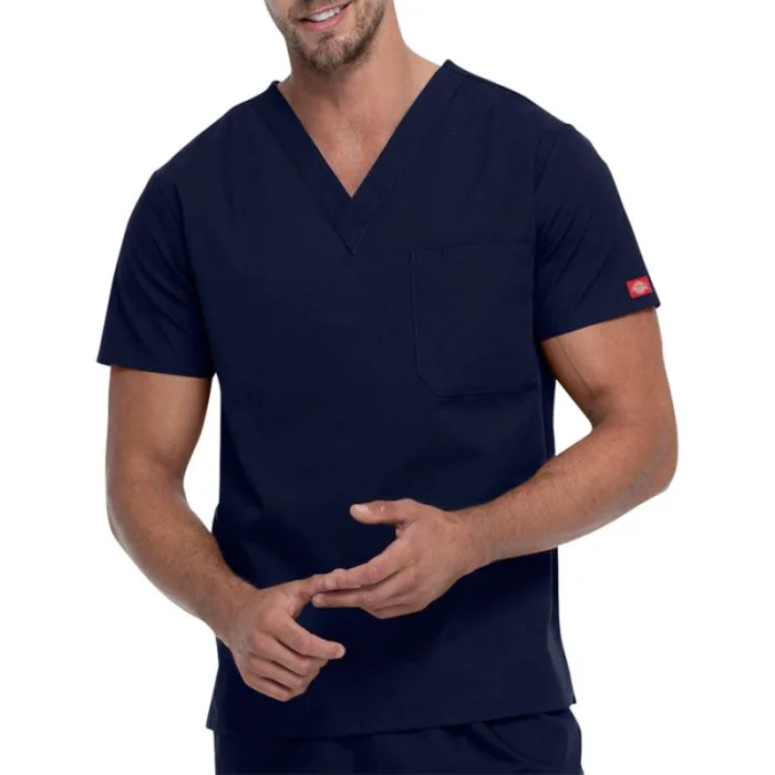 Tunique médicale femme Viviane bleue à manches courtes de Merlin Textile, dotée d'une fermeture par boutons-pression, de deux poches basses et d'une poche poitrine, présentée sur fond blanc.