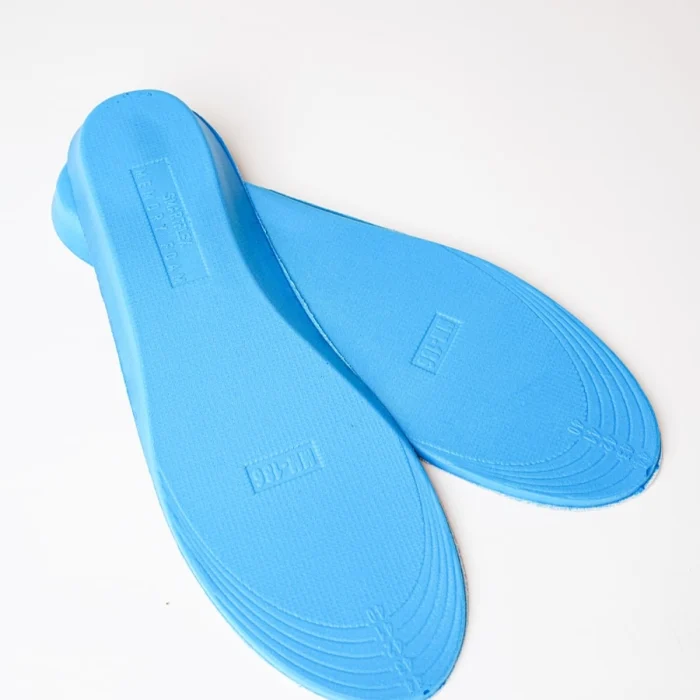 Semelles intérieures ergonomiques en gel bleu à mémoire de forme pour chaussures de sécurité et de travail.